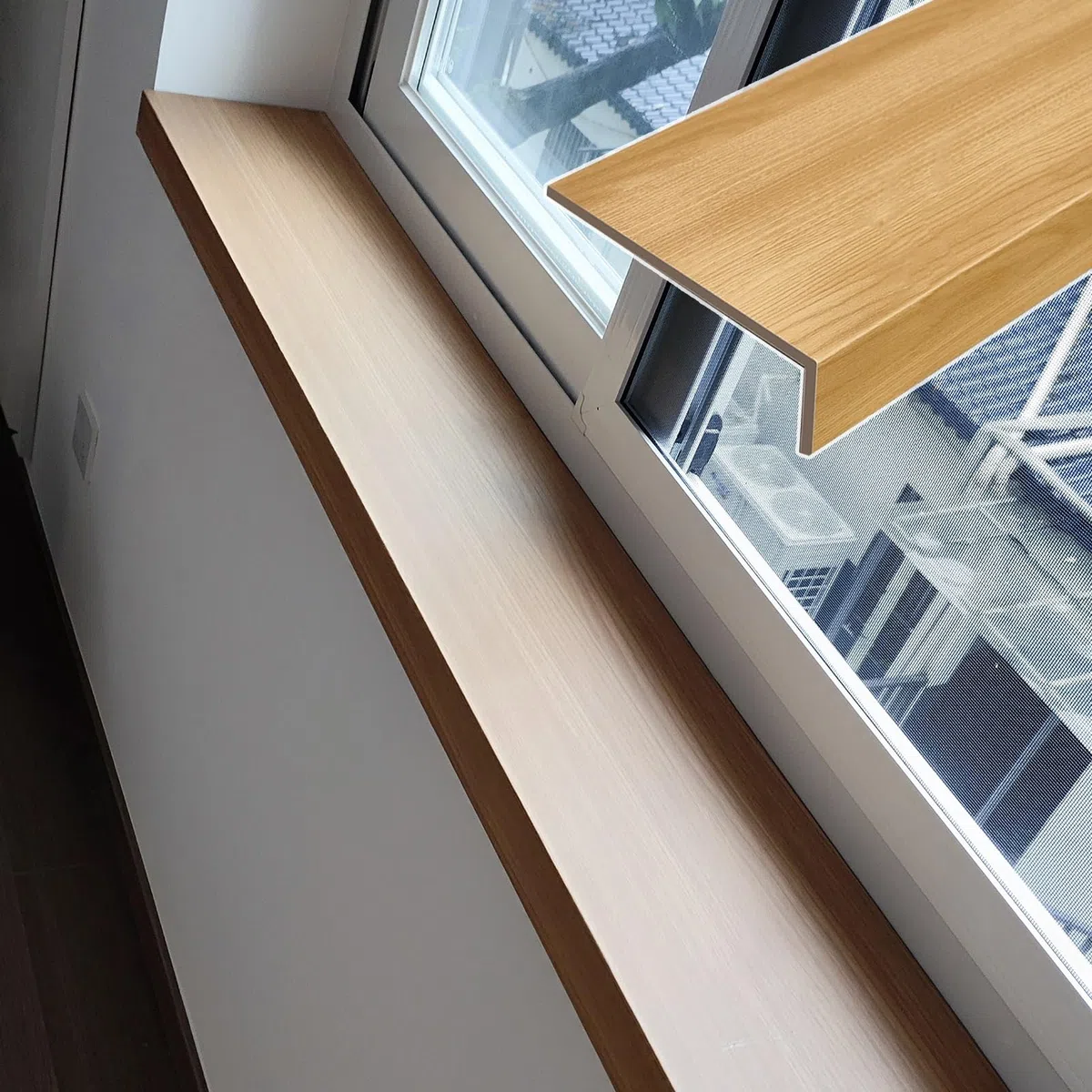 Housse de protection de rebord de fenêtre en chêne découpable, imperméable, finition grain de bois, 90 cm x 25 cm – et décoration d'intérieur élégante