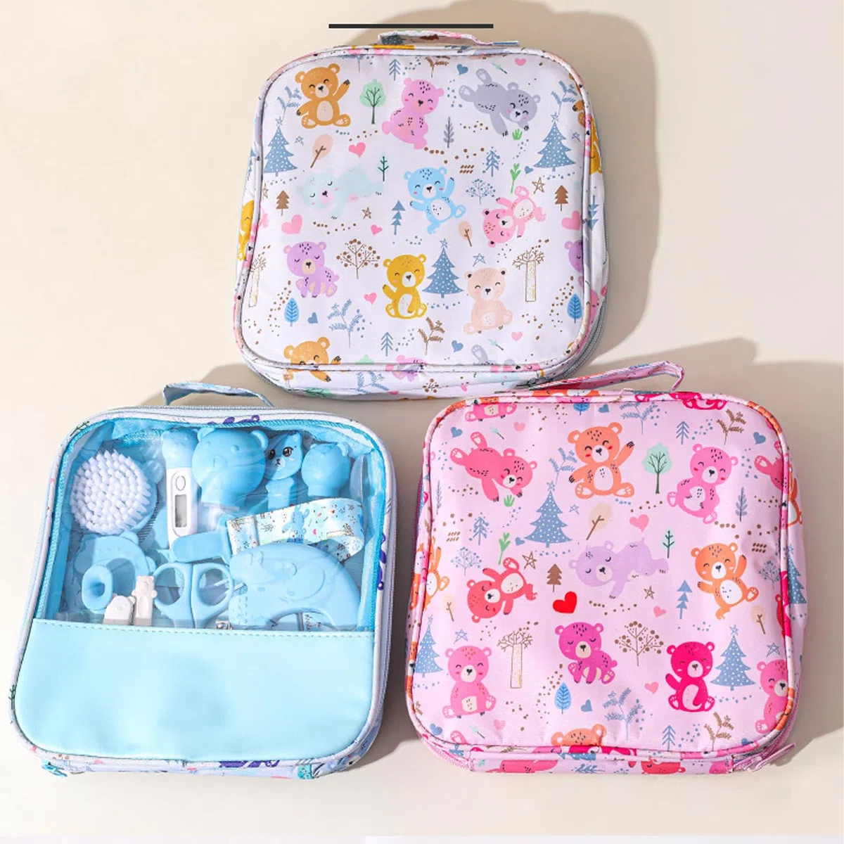 Liemuao Trousse de Soin Bebe Naissance, Kit de 15 Accessoires dont Brosse à Cheveux, Thermomètre digital, Thermomètre de bain, Petit Coupe Ongles, Trousse de Toilette Bébé pour Voyage Maison (Rose)